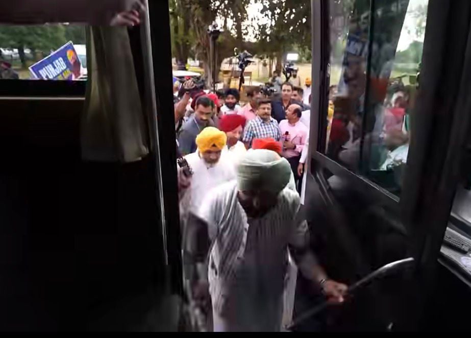 After gathering in Chandigarh, all the MLAs departed for Delhi along with the CM. (Punjab Newsline)