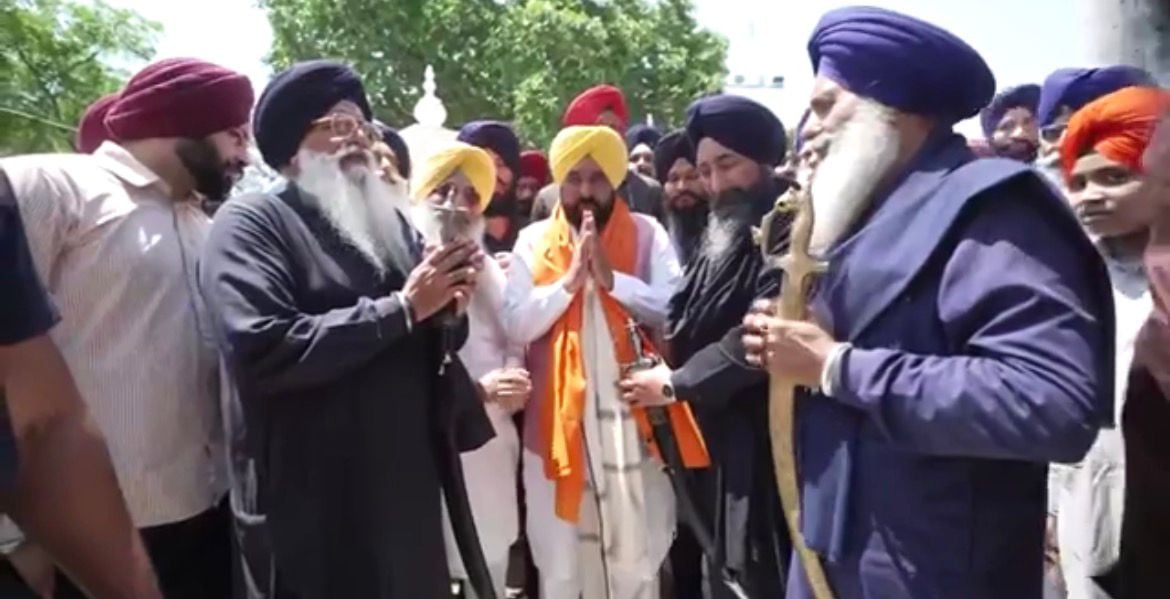 Chief Minister paid obeisance at Takht Sri Kesgarh Sahib, seeking blessings.