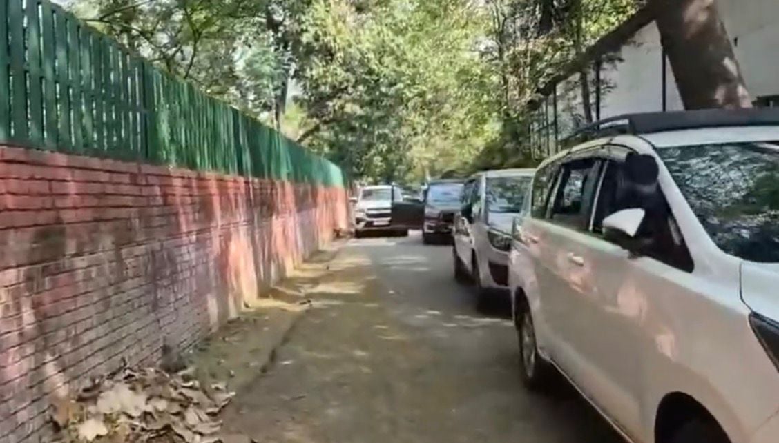 15 ED vehicles reportedly reached the premises of Punjab Cabinet Minister Sanjeev Arora residence in Chandigarh’s Sector-2. (Punjab Newsline) 15 ED vehicles reportedly reached the premises of Punjab Cabinet Minister Sanjeev Arora residence in Chandigarh’s Sector-2. (Punjab Newsline)