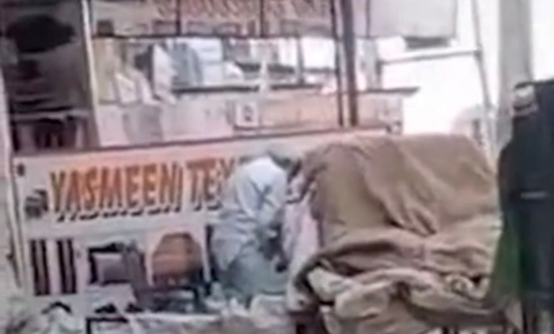 Man Allegedly Urinating Near Ice Slabs in Panchkula. Video Viral (Videograb))